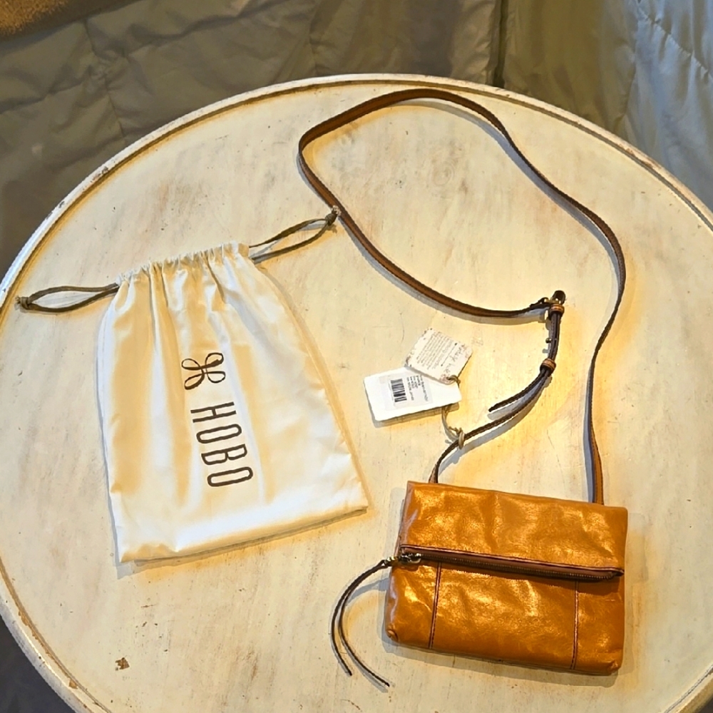 NEW!!! Hobo Gold Leather Crossbody Bag - Picture 1 of 11